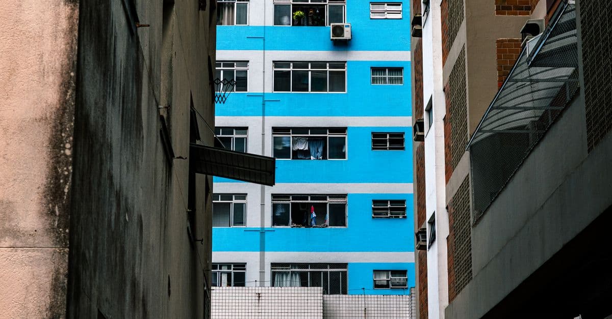 modern compact apartment building exterior goiania brazil real estate investment — Foto: Juan Pablo Daniel (Pexels)