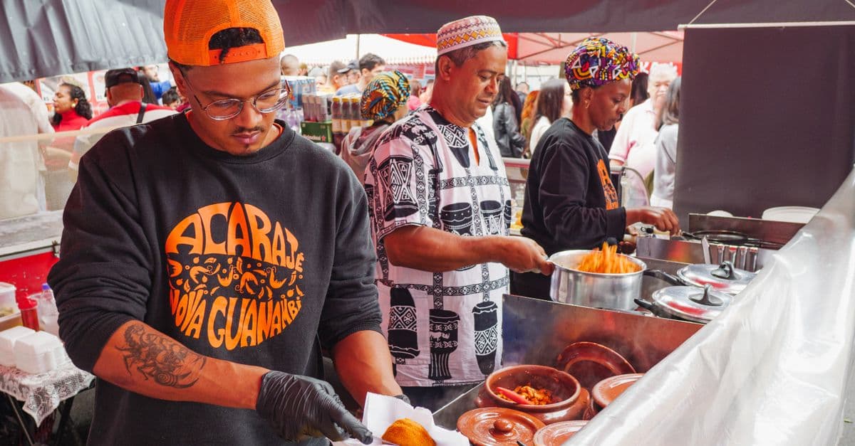 traditional brazilian food acarajé or moqueca in salvador bahia — Foto: Marlon Marinho (Pexels)