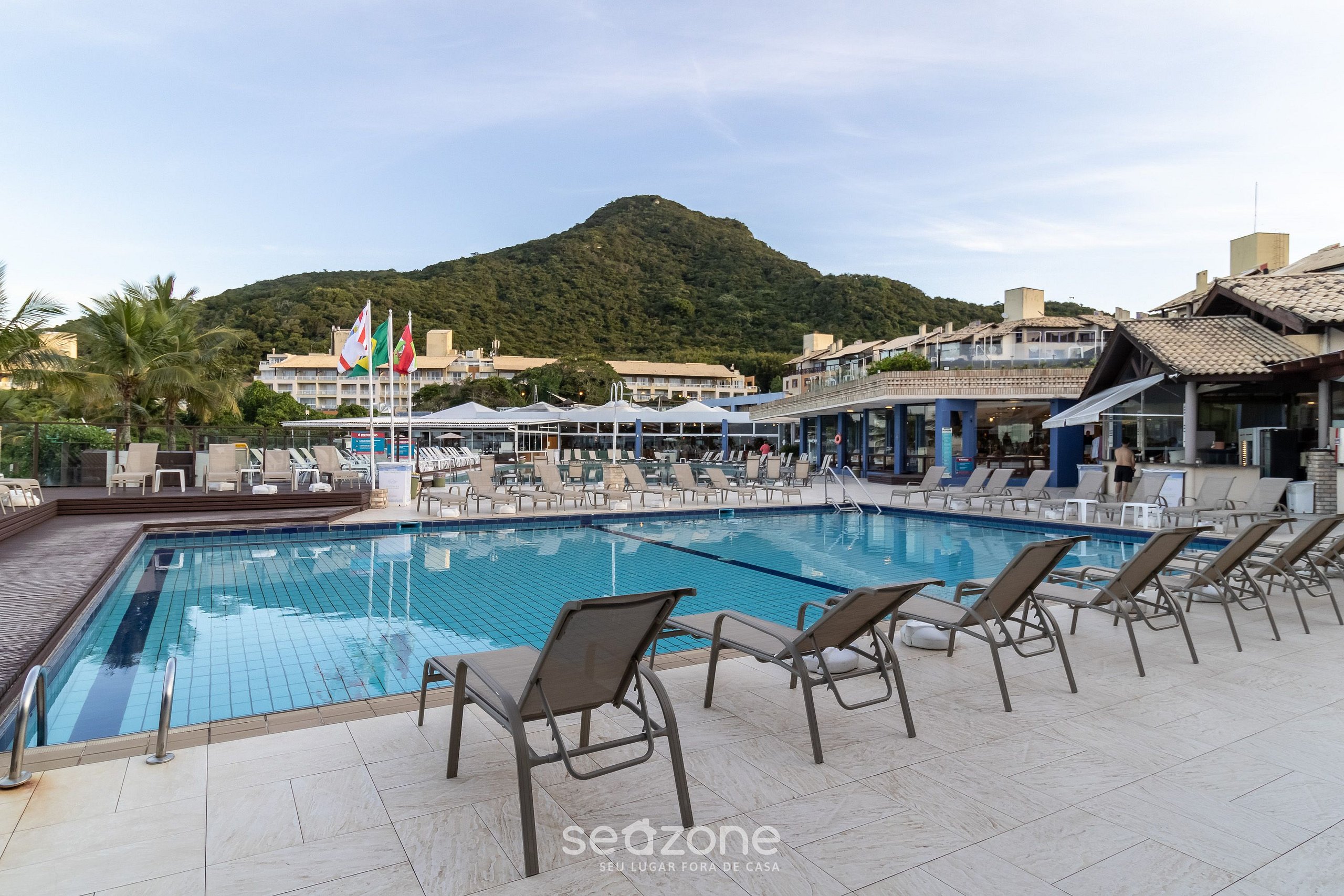 Flat vista mar dentro de resort de luxo STO2206 | Seazone reservas